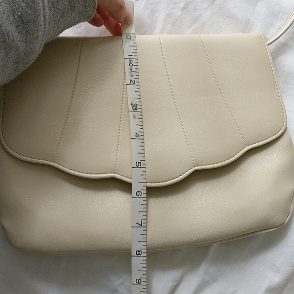 Vintage shoulder purse scallop detail - Picture 12 of 12